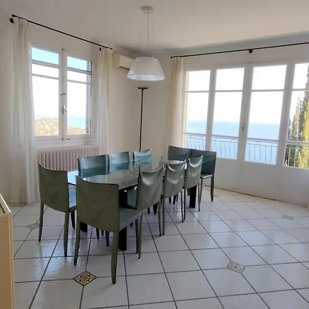 House With Panoramic Sea View, Le Trayas Vila *