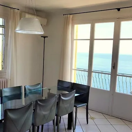 House With Panoramic Sea View, Le Trayas فيلة